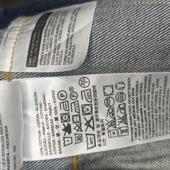 Levi's Vest - Picture 2 of 4